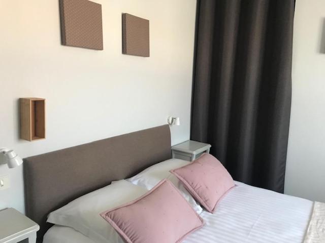 Hotel La Petite Auberge Ares Eksteriør billede